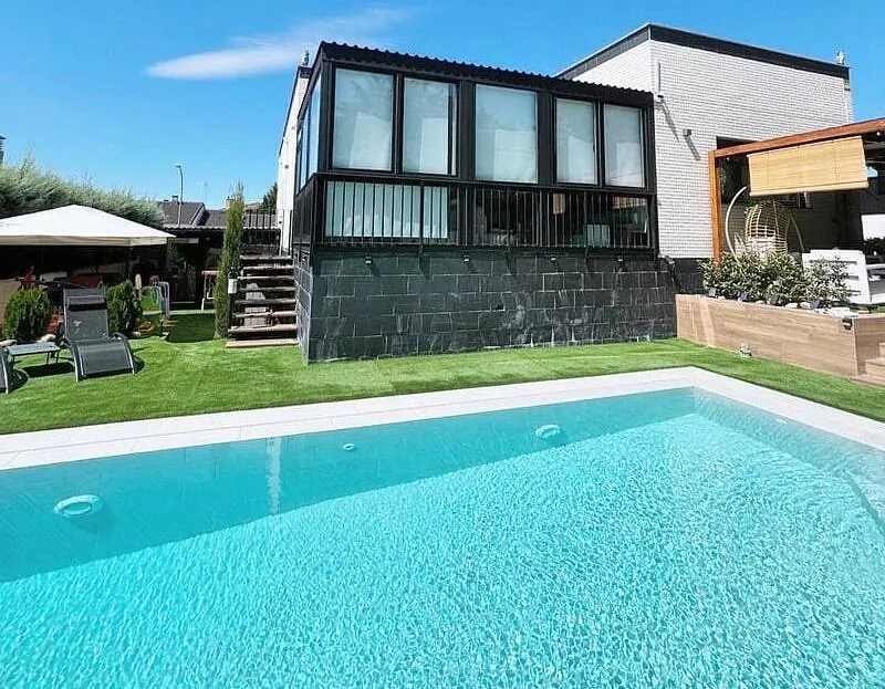 Mb Reformas Integrales casa con piscina